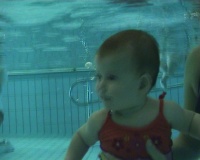 Highlight for Album: Smilla & Noa babyswimming Dec-2003 (DivX Movies)